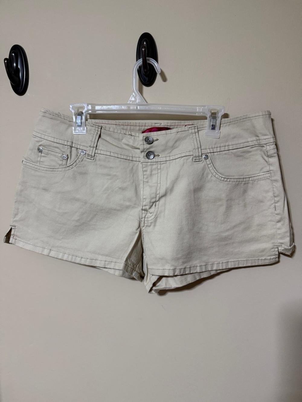 GLO jeans Cream Low-Rise Denim Jean Shorts